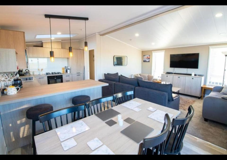 Kitchen or kitchenette, Dining area, kitchen