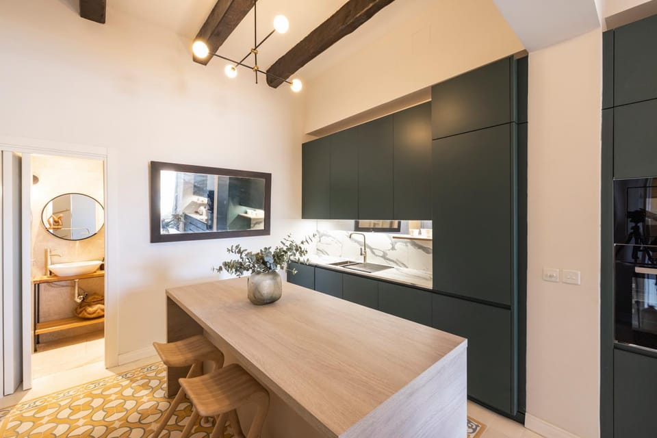 Bathroom, Kitchen or kitchenette, Seating area, microwave, oven