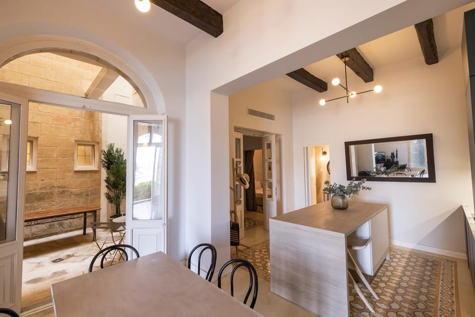 Living room, Decorative detail, Seating area, Dining area
