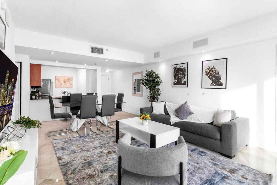 Spacious 2 Bed Unit in Brickell with Free Parking Apartment in Brickell