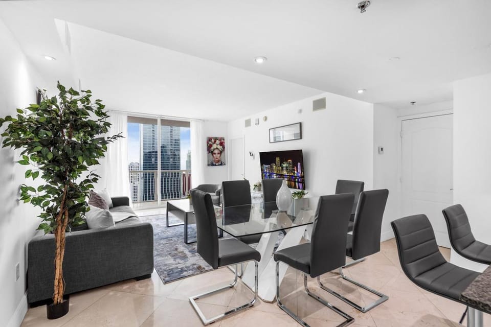 Spacious 2 Bed Unit in Brickell with Free Parking Apartment in Brickell