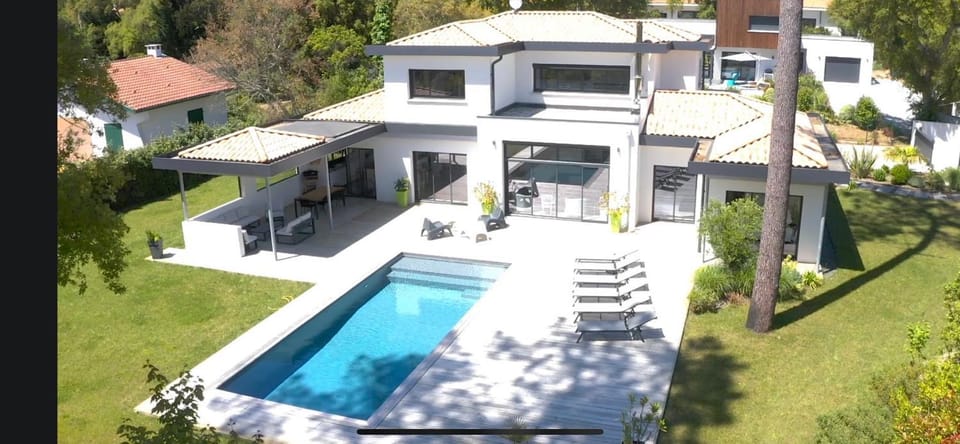 Villa OASIS Climatisée avec Piscine chauffée à Hossegor Villa in Hossegor