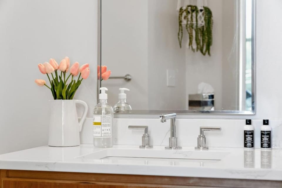 Lux 1BR - Amazing Cafe - Views - Located near ALL Apartment in Over The Rhine