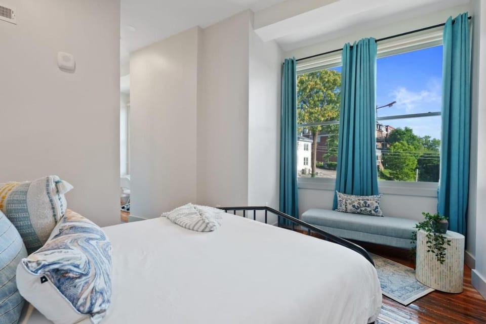 Lux 1BR - Amazing Cafe - Views - Located near ALL Apartment in Over The Rhine