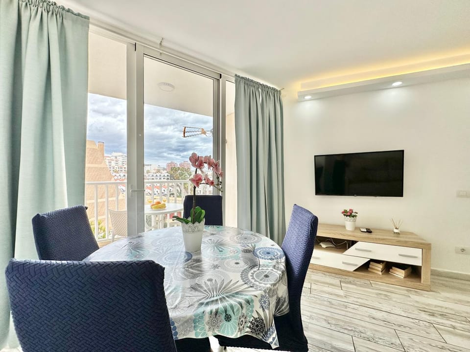 TV and multimedia, Living room, Dining area