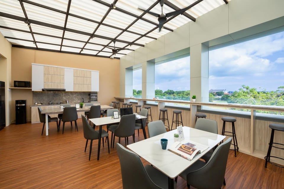 Seating area, Dining area