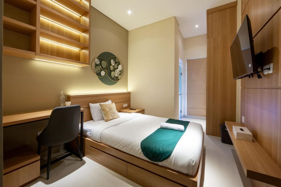 Photo of the whole room, Bedroom