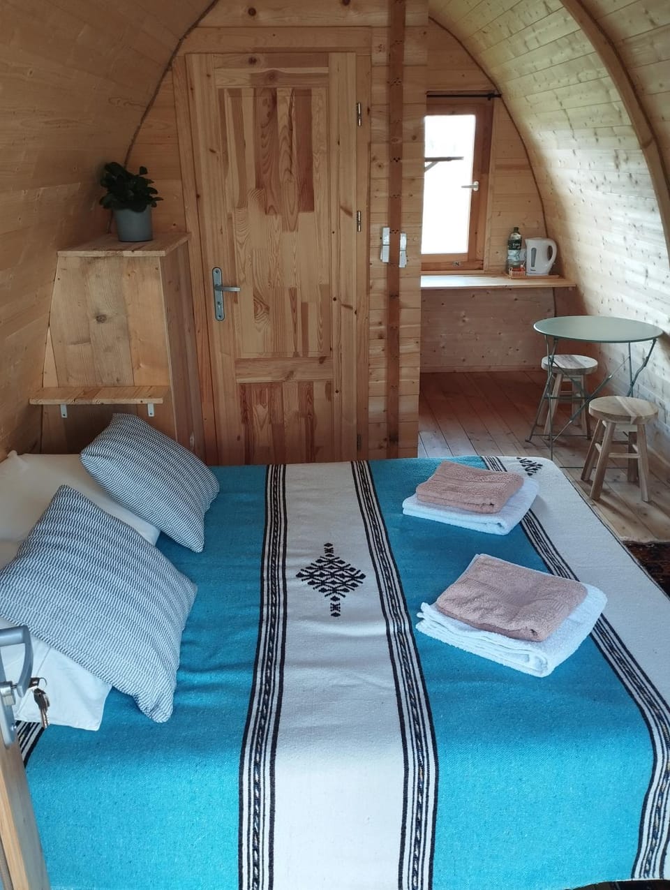 Chambre d'hotes et cabane du grand st-Marc proche Via Rhona Bed and Breakfast in Sorgues