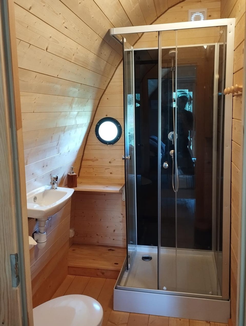 Chambre d'hotes et cabane du grand st-Marc proche Via Rhona Bed and Breakfast in Sorgues