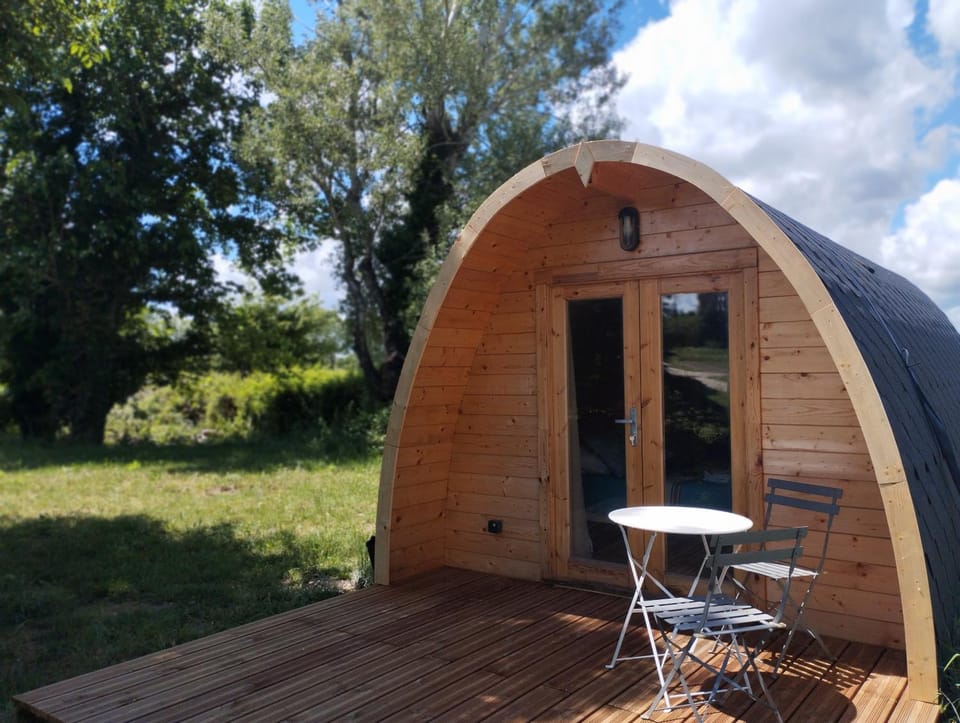 Chambre d'hotes et cabane du grand st-Marc proche Via Rhona Bed and Breakfast in Sorgues