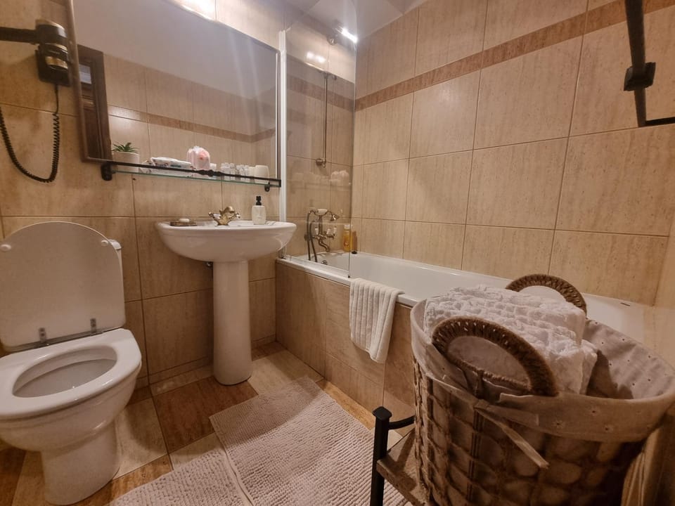 Toilet, Bathroom, Bath, towels