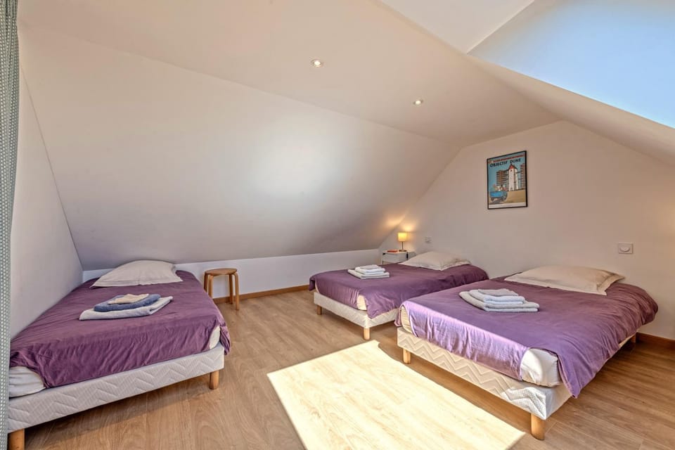 Property building, Living room, Bedroom