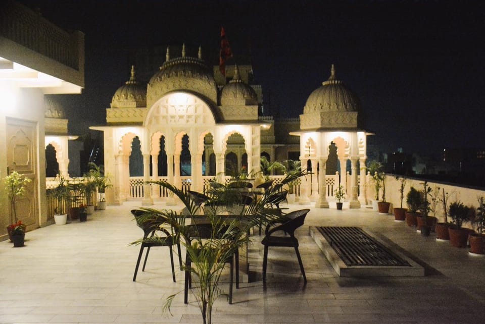 Property building, Facade/entrance, Night