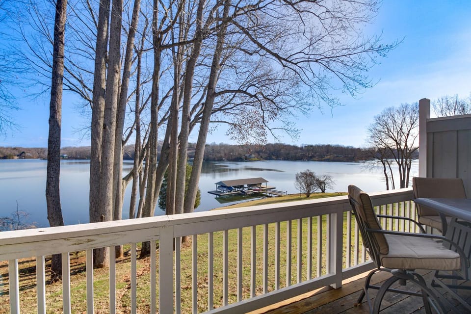 Lakefront Moneta Home w/ Community Dock! House in Smith Mountain Lake