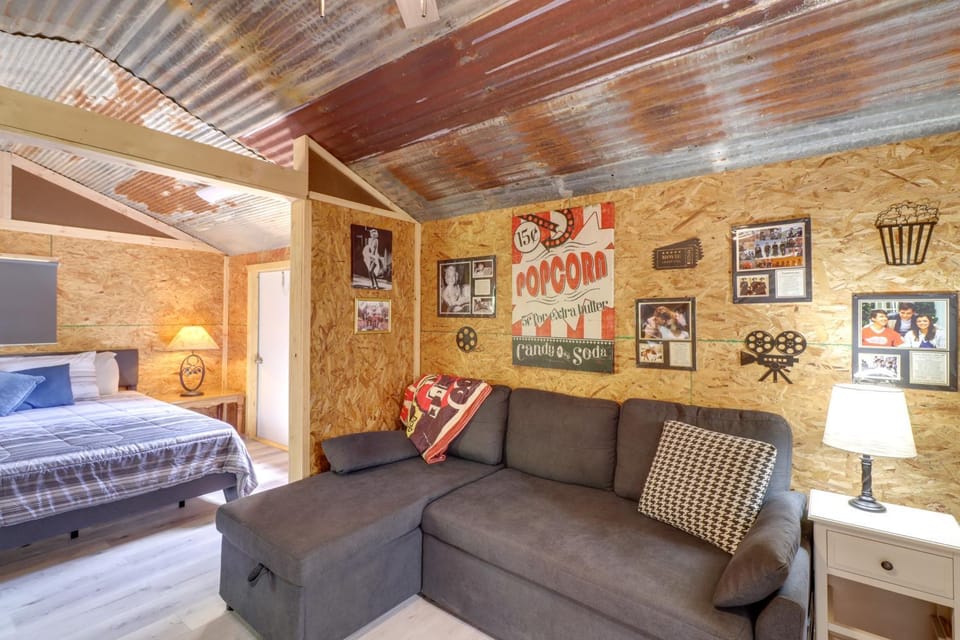 Higden Studio w/ Private Deck < 1 Mi to Lake! Apartment in Greers Ferry Lake