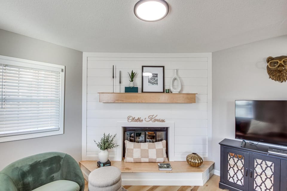 Remote Work Retreat: 3BR w/ Workspace Near KC! House in Olathe