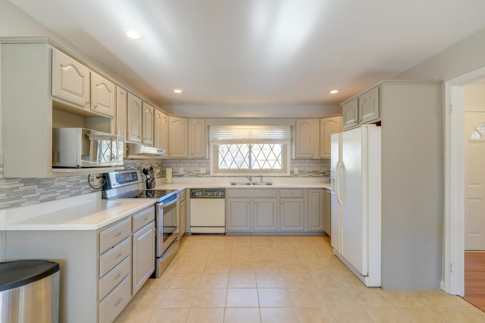 Group-Friendly Durham Home 6 Mi to Duke University House in Durham