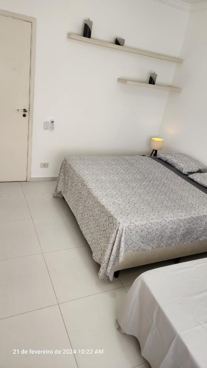 Apartamento pé na areia Guarujá 3 quartos 3 banheiros sala cozinha equipada Apartment in State of São Paulo