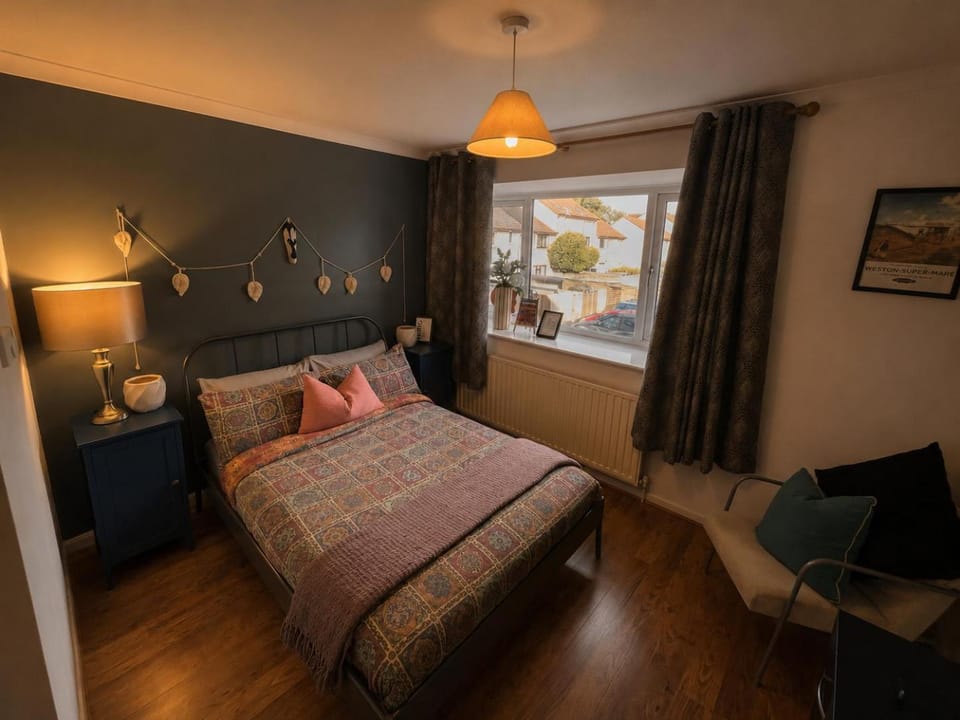 Family Friendly Coach House - Parking - Sleeps 4 House in Weston-super-Mare