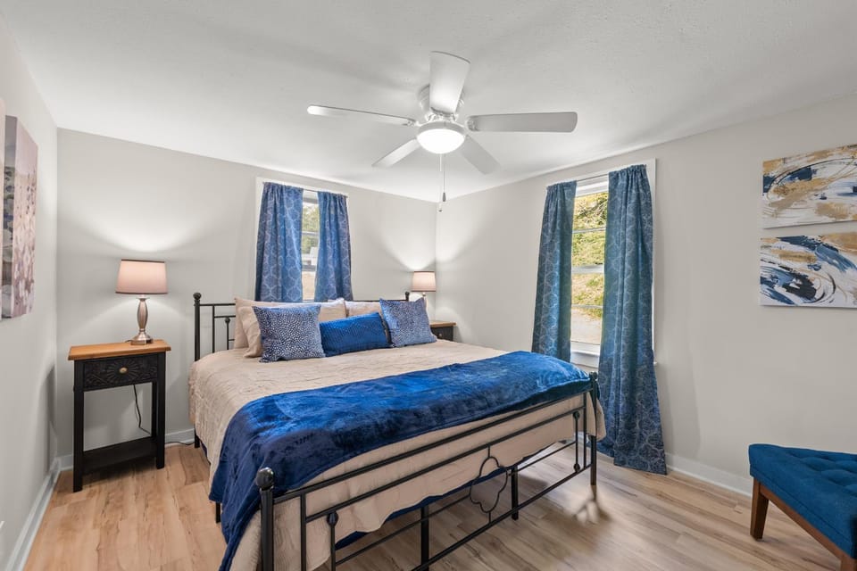 Bed, Bedroom, fireplace