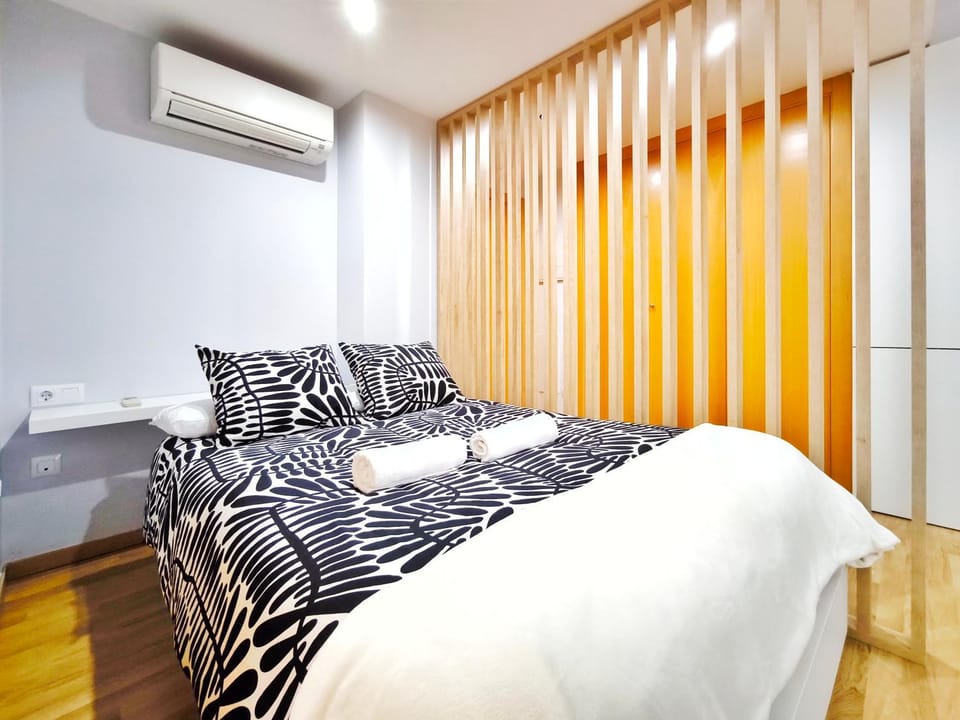 Bed, air conditioner