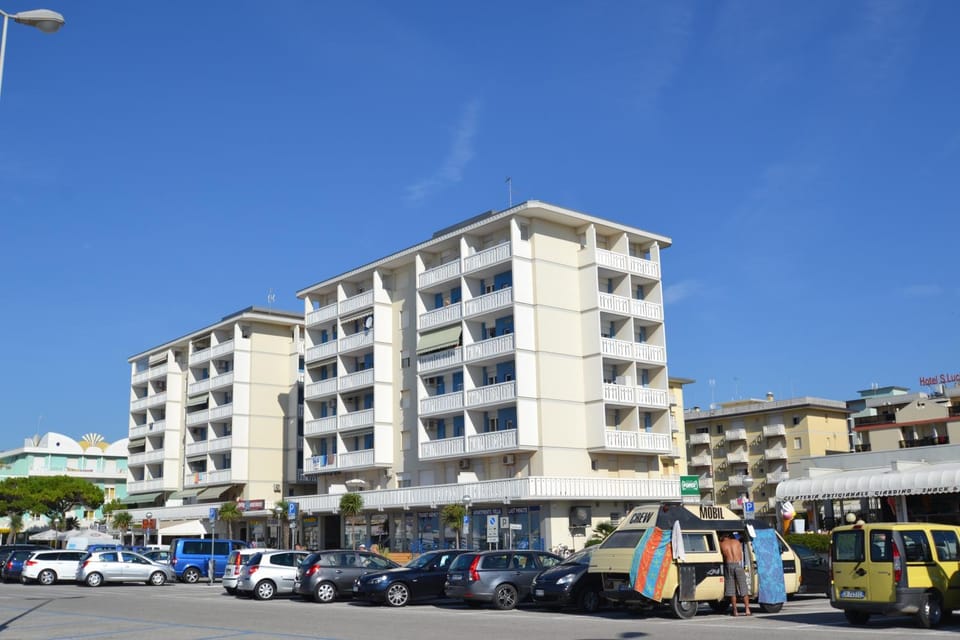 Property building, Facade/entrance, Neighbourhood