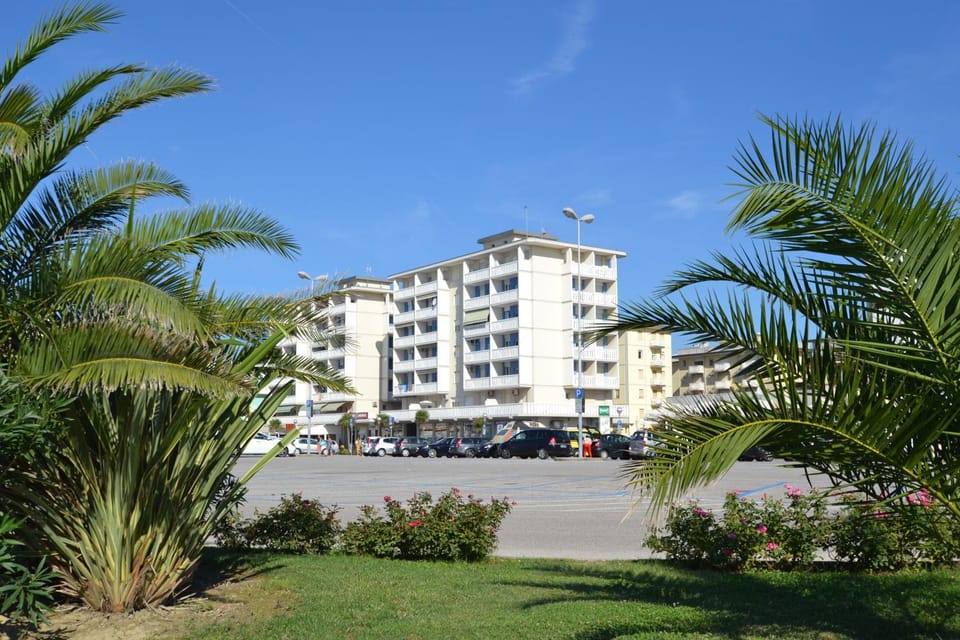 Property building, Facade/entrance, Neighbourhood