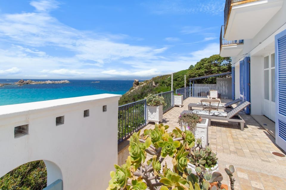 Property building, Day, Natural landscape, View (from property/room), Balcony/Terrace, Seating area, Beach, Sea view, sunbed