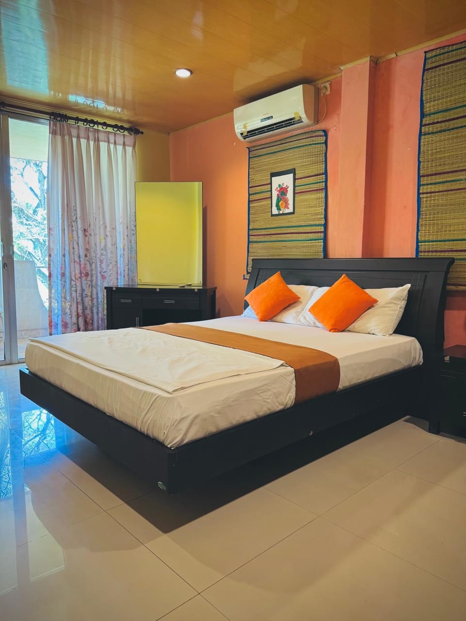 Bed, Photo of the whole room, Bedroom, air conditioner