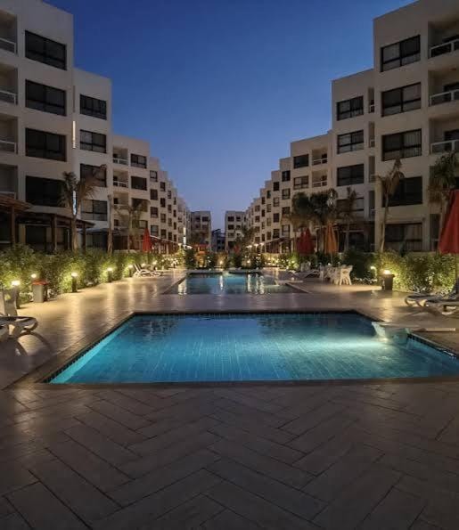 Property building, Swimming pool, sunbed
