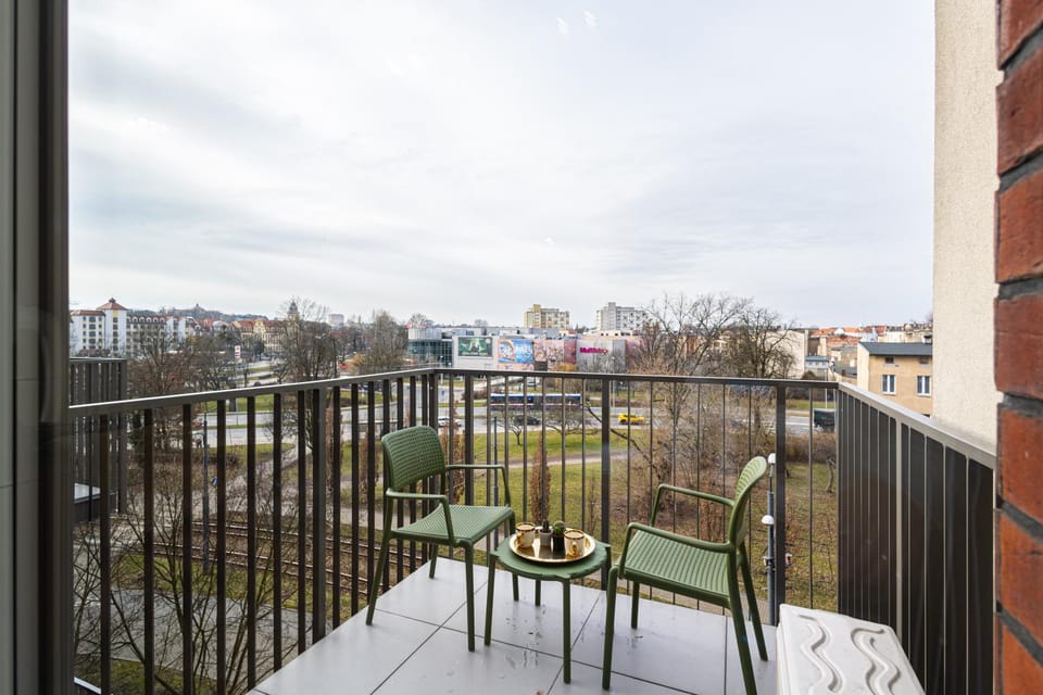 View (from property/room), Balcony/Terrace, City view, Street view