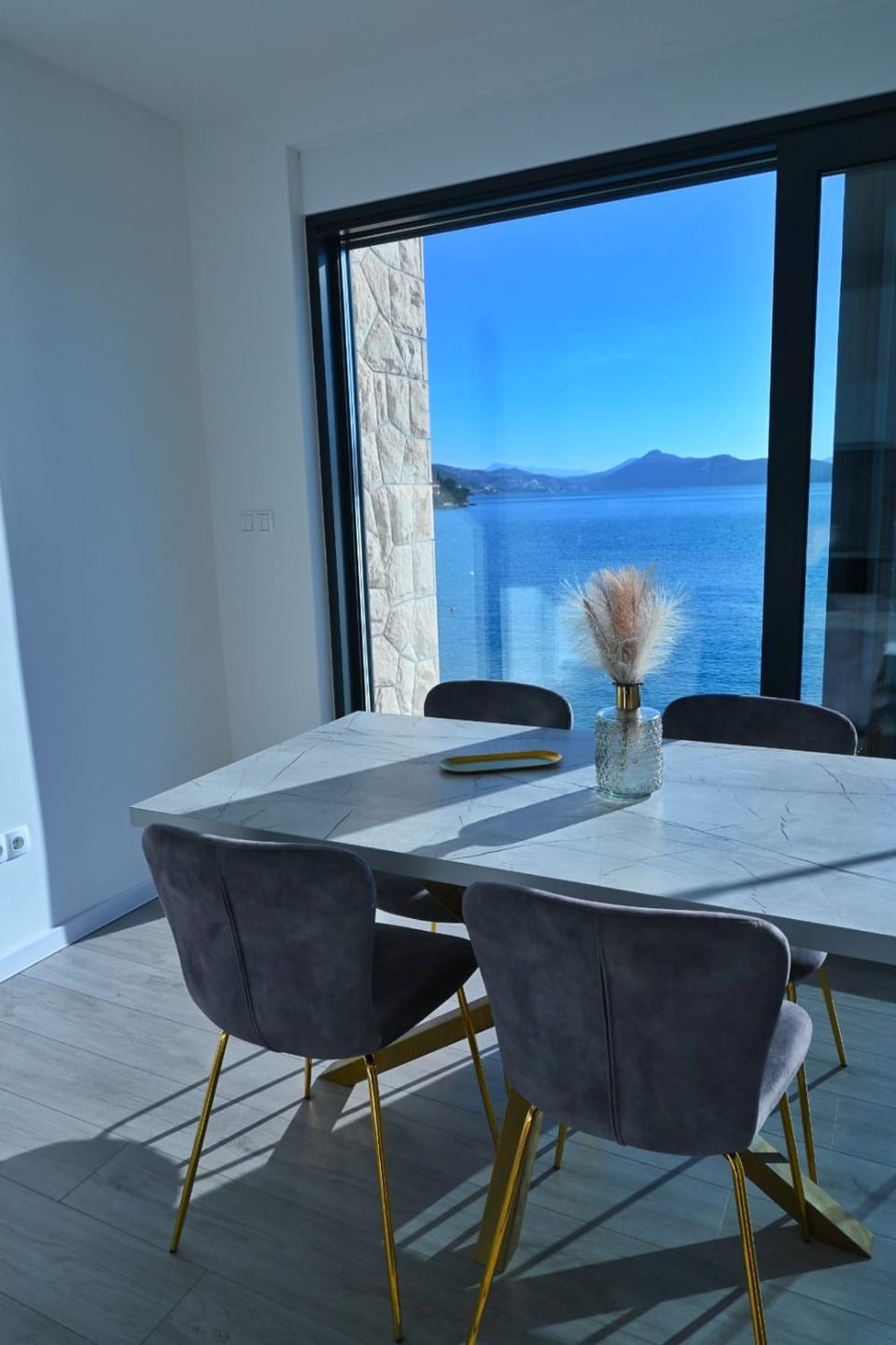 Seating area, Dining area, Sea view