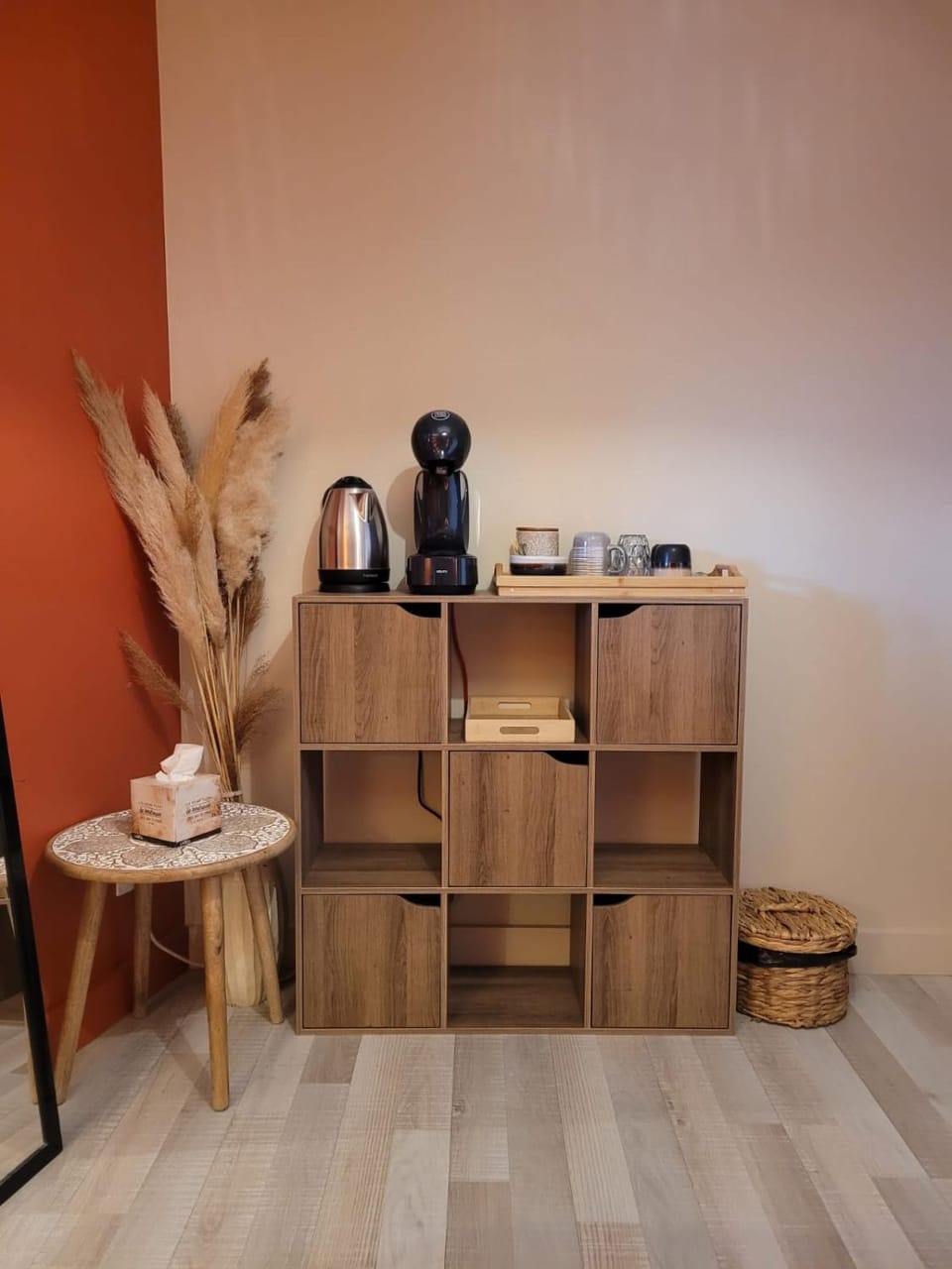 Coffee/tea facilities, storage