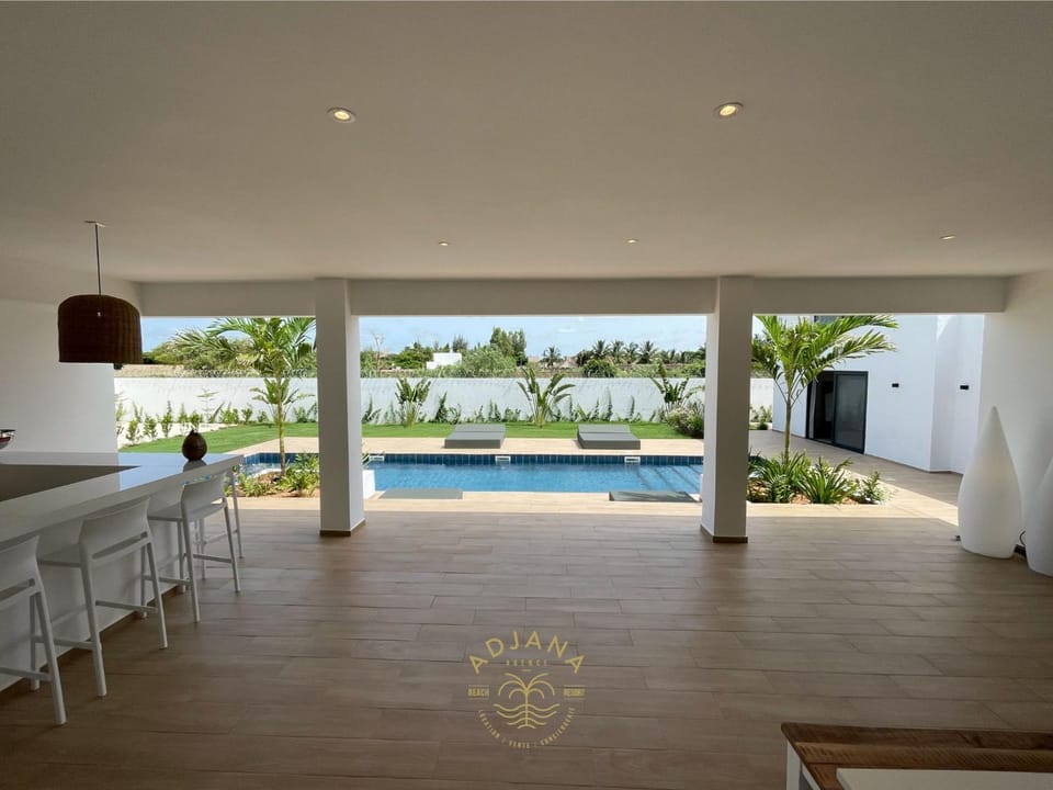 Patio, BBQ facilities, Solarium, Lounge or bar, Seating area, Dining area, Pool view, Swimming pool, concierge