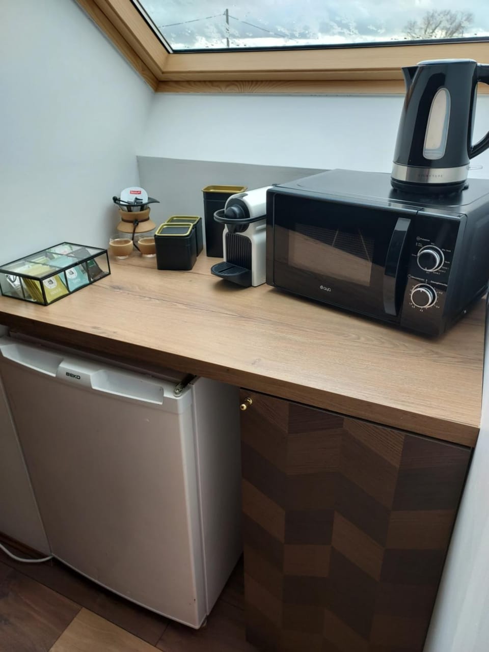 Restaurant/places to eat, Coffee/tea facilities, minibar