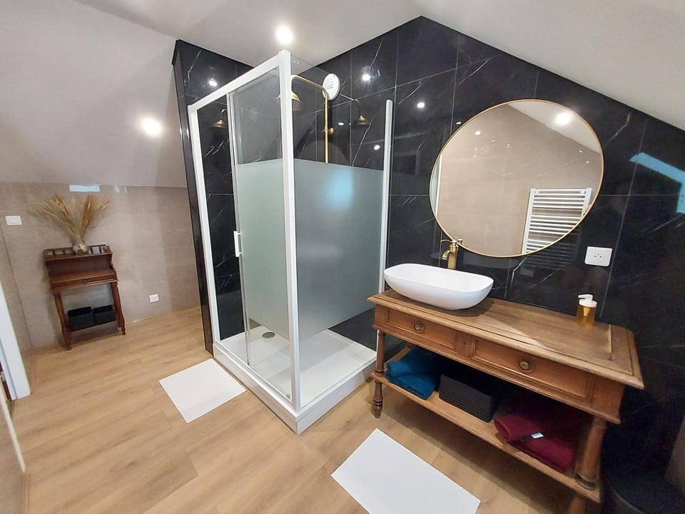 Shower, Bathroom, towels