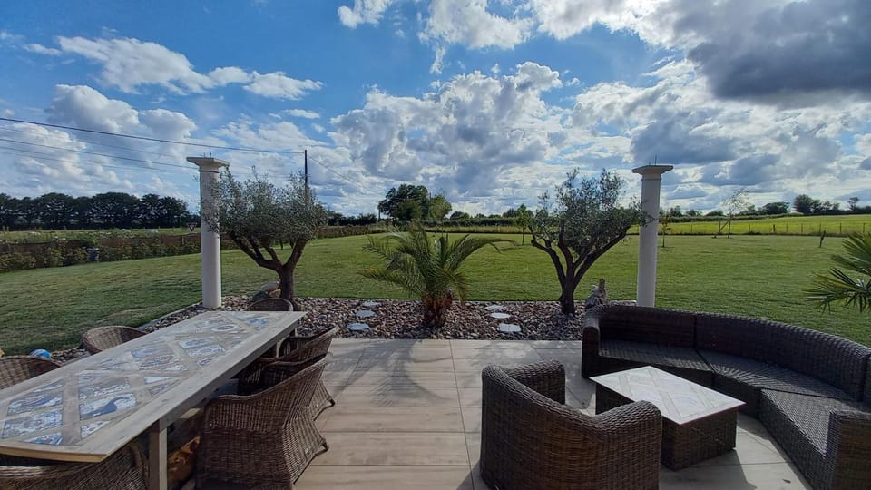 Patio, Garden, Garden, Balcony/Terrace, Dining area, Garden view