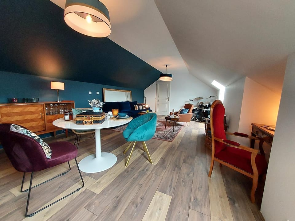 Living room, Seating area, Dining area
