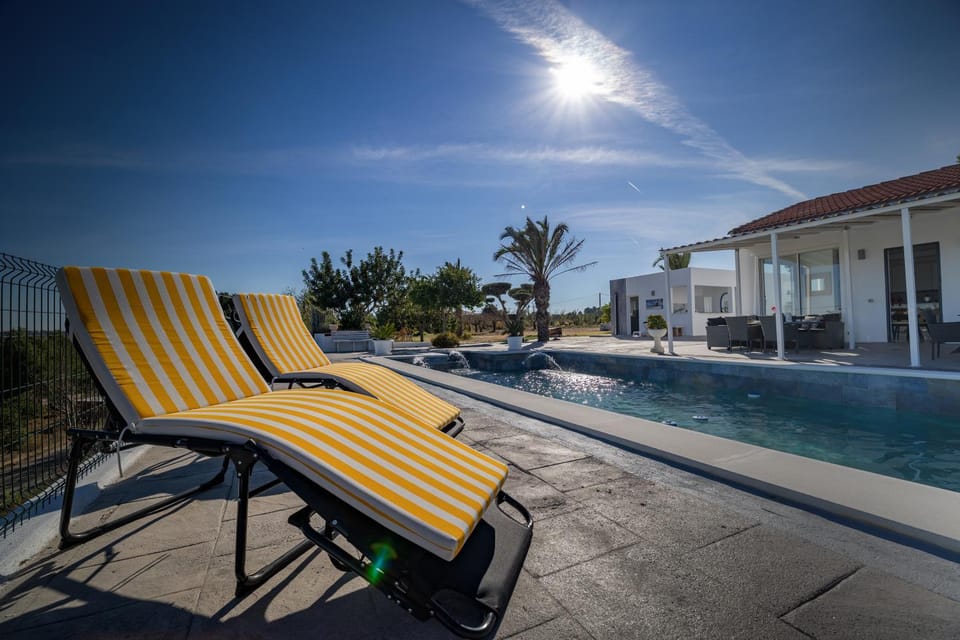 Swimming pool, sunbed
