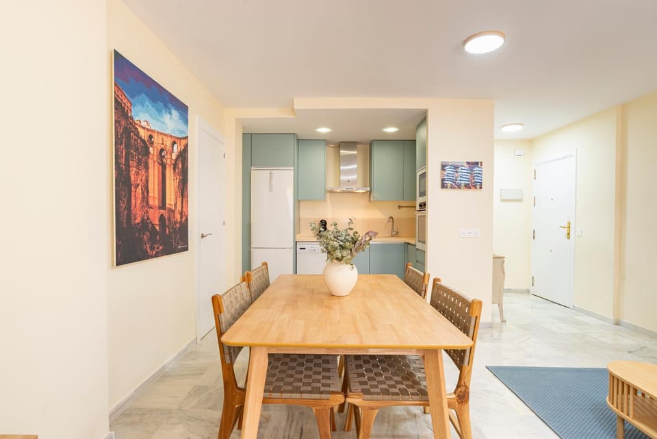 Kitchen or kitchenette, Seating area, Dining area