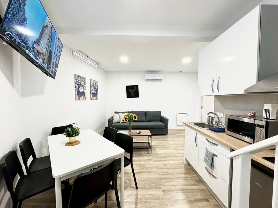TV and multimedia, Kitchen or kitchenette, Living room, Dining area
