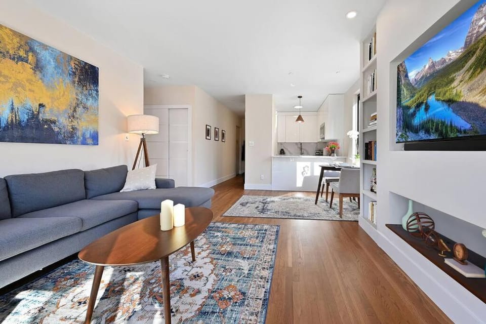 Living room, Seating area, Evening entertainment