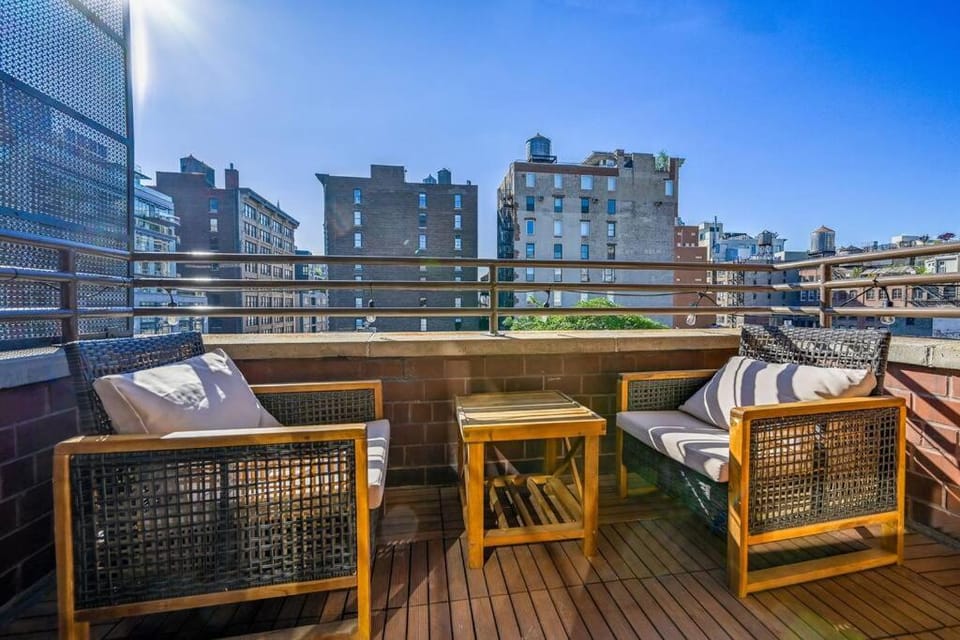 View (from property/room), Balcony/Terrace, Balcony/Terrace, Seating area, City view