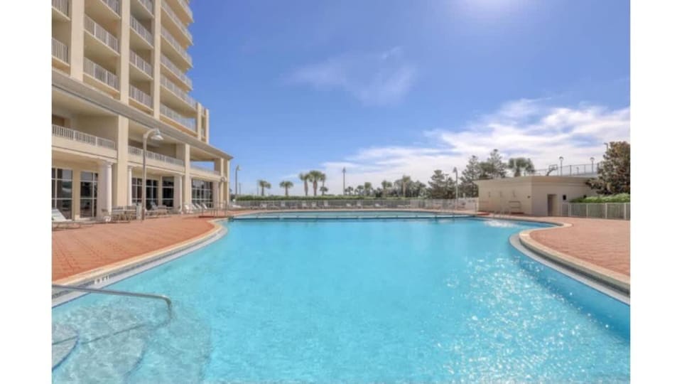 Property building, Day, Pool view, Swimming pool, sunbed