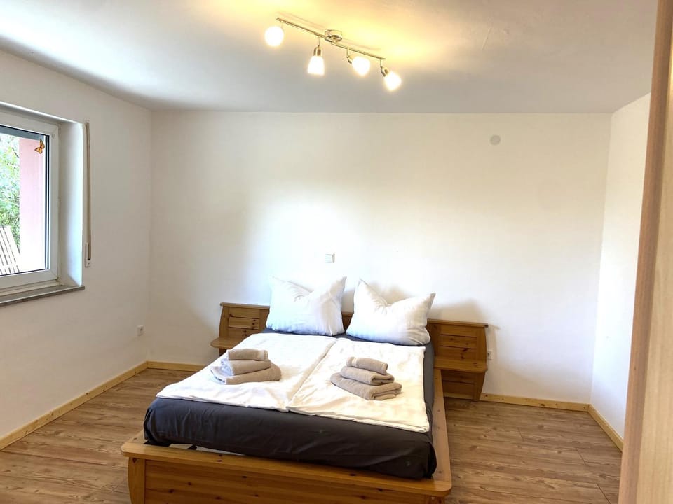 Bed, Photo of the whole room, Bedroom, towels