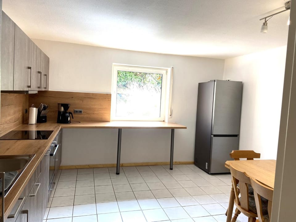 Kitchen or kitchenette, Dining area, dishwasher, pet friendly, stove