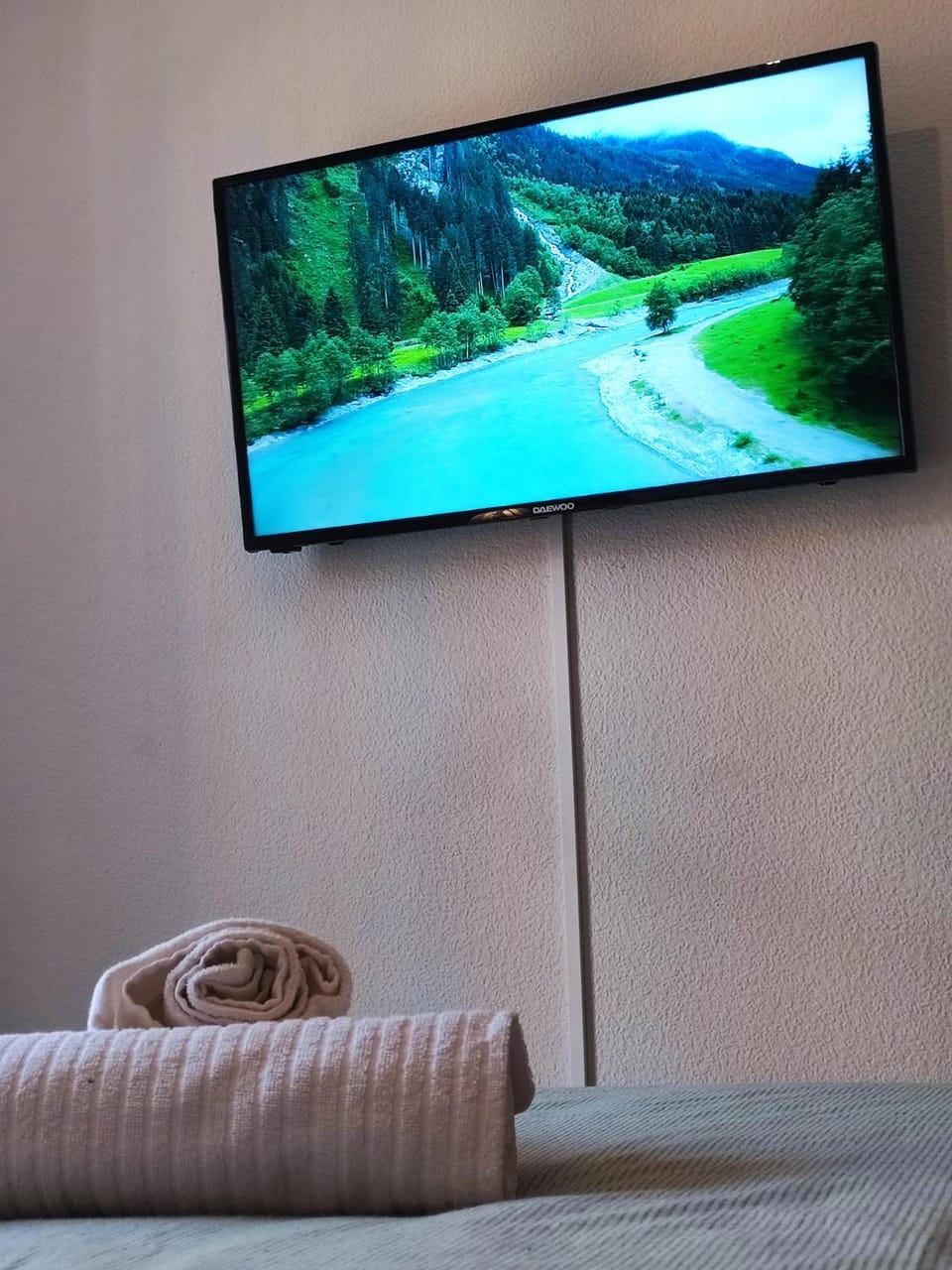 Bed, TV and multimedia, Bedroom