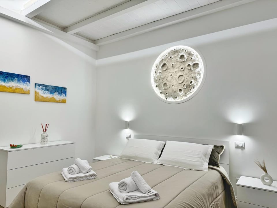 Bed, Decorative detail, Decorative detail, Bedroom, towels