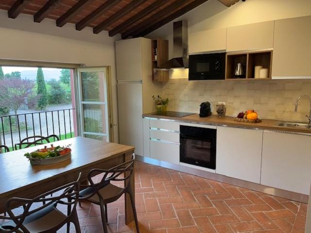 Kitchen or kitchenette, Dining area, Breakfast, stove