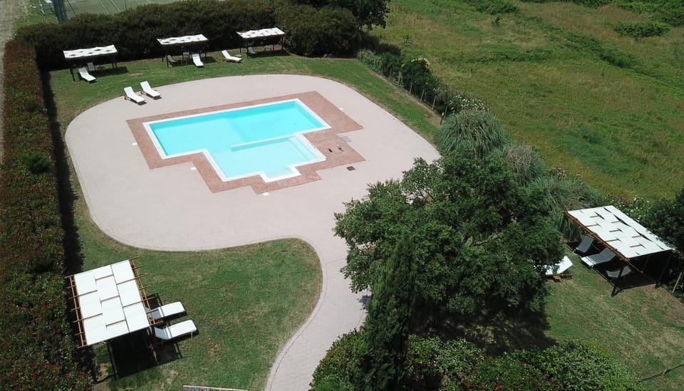 Day, Natural landscape, Bird's eye view, Pool view, Swimming pool, sunbed